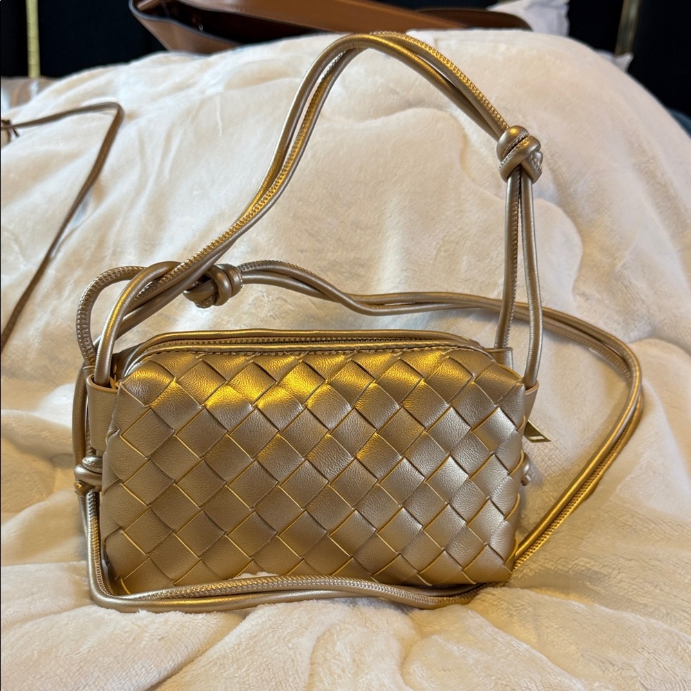 Gold Woven  faux Leather Crossbody Bag⭐️